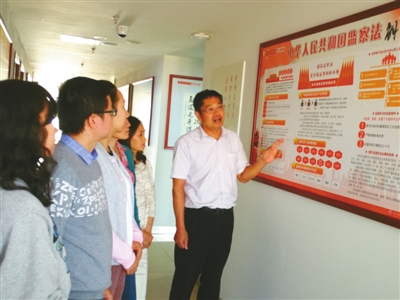 深入推进党章党规党纪和国家监察法规宣传教育